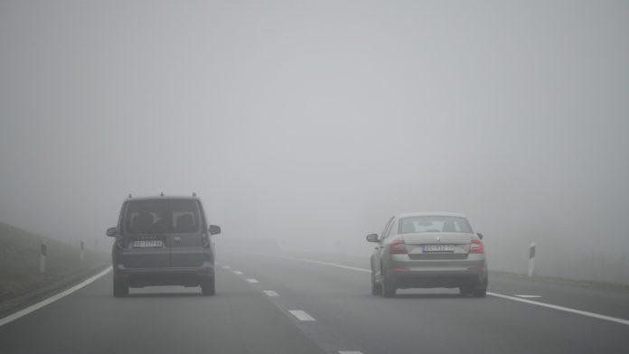 vozaci,-oprez!-magla-i-smanjena-vidljivost-na-putevima-sirom-srbije,-ovo-su-saveti-za-siguran-put