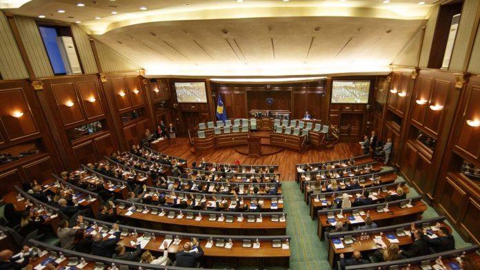 „bojkot-bio-greska“:-ruski-komersant-o-povratku-srba-pod-drzavnim-simbolima-kosova