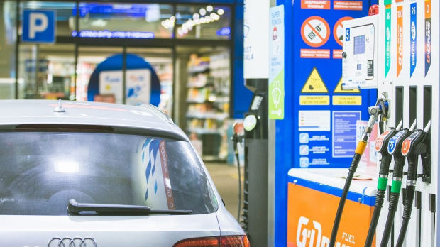 Атанацковић:-Не-мора-да-значи-да-ће-гориво-купљено-у-другој-рафинерији-на-старту-бити-скупље