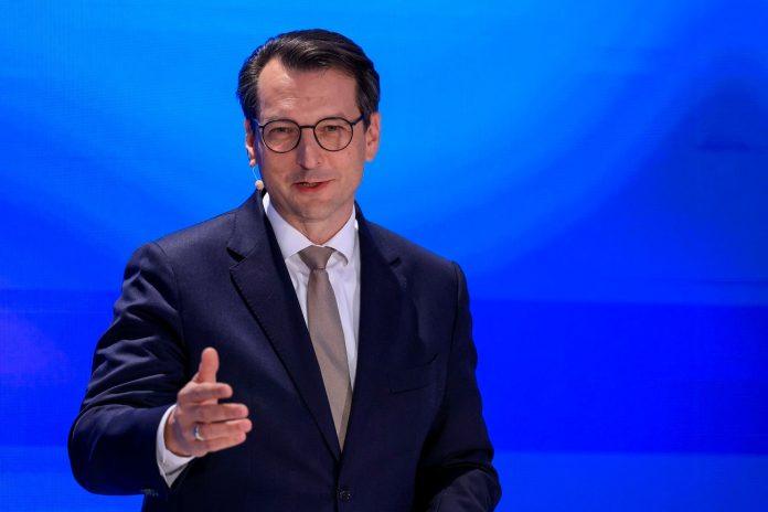 srbin-novi-sef-bmw-a!-milan-poceo-kao-praktikant-pa-stigao-do-direktorske-fotelje:-radnici-ga-obozavaju