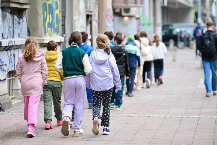 najvise-dece-rada-se-u-ova-3-beogradska-naselja!-upisuju-i-po-9-odeljenja-prvaka-godisnje!-evo-gde-vlada-pravi-bebi-bum