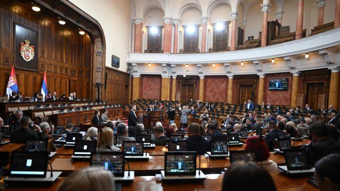 dejan-tomasevic-ide-iz-skupstine,-pasic-i-parandilovic-kaznjeni:-zasedao-administrativni-odbor-skupstine-srbije,-ovo-su-donete-odluke