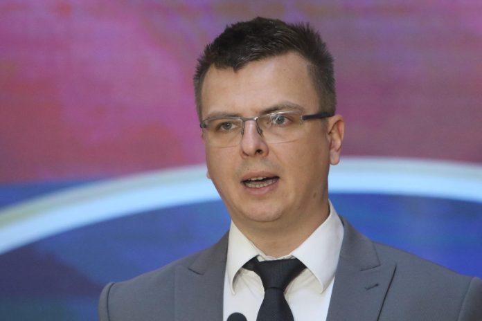 nls-tvrdi-da-je-vlast-pokusala-da-im-ugasi-naloge-na-drustvenim-mrezama