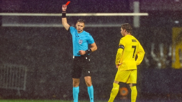 Дамијан-Силвестрзак-суди-меч-Штурма-и-Звезде