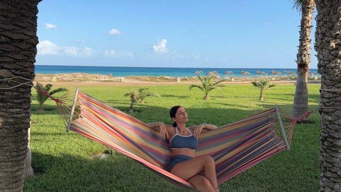 pevac-zbog-nje-ostavio-zenu-o-skandalu-brujala-javnost:-ona-otvorila-sajt-za-odrasle-i-sada-tu-zgrce-pare