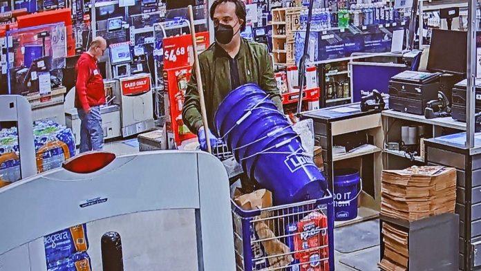 prvi-put-osvanule-fotografije-alata-koji-je-brajan-vols-koristio-da-se-resi-aninog-tela?!-krvava-testera-i-cekic,-a-jedna-internet-pretraga-uliva-jezu