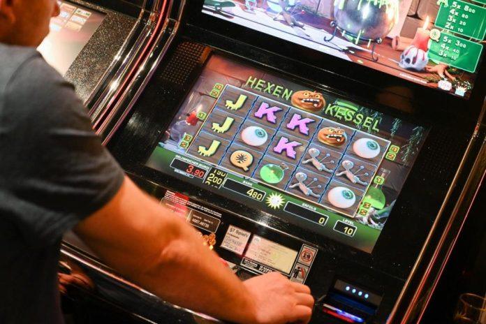 oko-60-odsto-mladica-i-34-odsto-devojaka-se-kocka:-porazavajuci-rezultati-istrazivanja,-posebno-cudi-jedna-kontradiktornost!