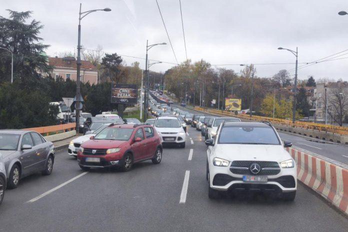 svi-putni-pravci-u-srbiji-prohodni-i-bez-snega:-vozite-pazljivo-zbog-magle-i-poledice