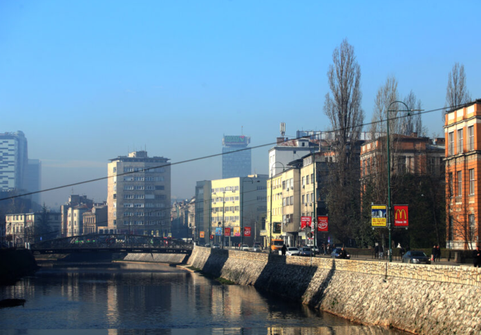 ekran-na-kanalu-javnog-rtv-servisa-bosne-i-hercegovine-uskoro-bi-mogao-bit-crn,-evo-zasto