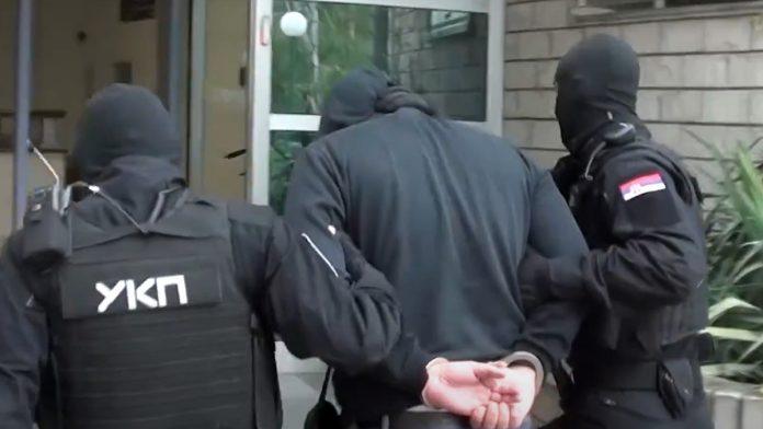 provalili-u-prodavnicu,-pa-autom-udarili-vlasnika-uhapsena-dvojica-razbojnika-iz-jagodine:-u-dzakovima-odnosili-robu!