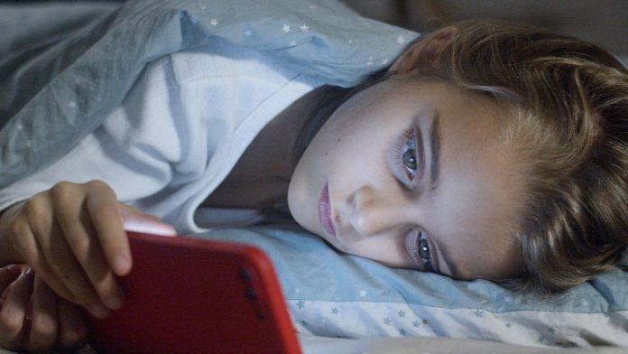 jutros-su-se-deca-u-australiji-probudila-bez-pristupa-drustvenim-mrezama:-da-li-i-srbija-treba-da-povuce-radikalan-potez?-strucnjak-objasnjava-da-ce-svi-imati-apstinentsku-krizu