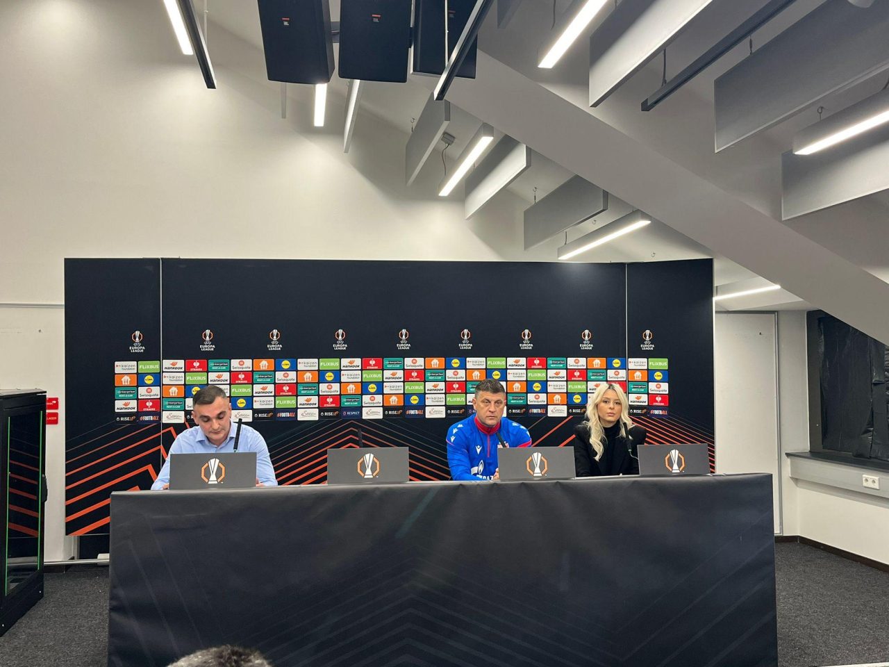 milojevic-otkrio-kakvo-je-stanje-sa-arnautovicem-pred-sturm:-„ovo-mi-se-prvi-put-dogada,-ne-zabijam-glavu-u-pesak“ milojevic-otkrio-kakvo-je-stanje-sa-arnautovicem-pred-sturm:-„ovo-mi-se-prvi-put-dogada,-ne-zabijam-glavu-u-pesak“