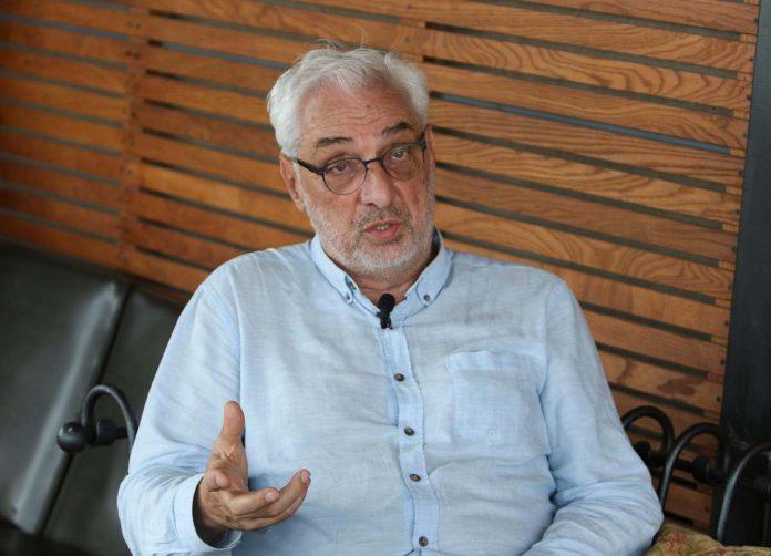 bozo-prelevic-za-danas:-„nismo-ni-ocekivali-da-uprava-np,-koja-posecuje-„cacilend“,-dozvoli-urucenje-nagrade-„vitez-poziva“-na-sceni,-iako-je-uz-lex-dodeljuje-i-np“