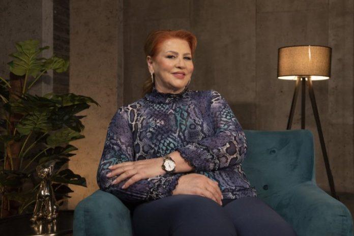 cana-potkacila-desingericu!-pevacica-udarila-na-njegove-sposobnosti!-(video)