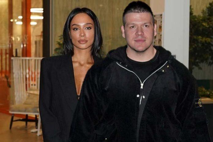 edita-napravila-lom,-pa-naterala-slobu-da-pije-alkohol!-evo-sta-se-desilo-na-pevacicinom-nastupu-–-sve-isplivalo-u-javnost!