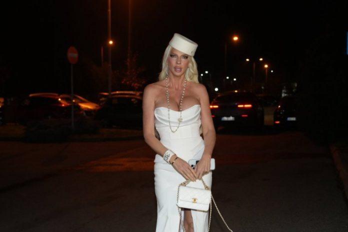 drama-na-snimanju-novogodisnjeg-programa-pinka-–-karleusa-u-strahu-od-kolega:-pevacica-uznemirena-stigla-u-studio,-ne-zna-sta-je-ceka-na-sceni!