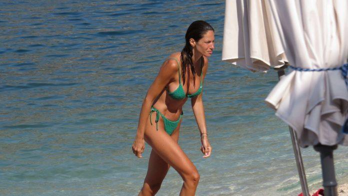 kad-se-ona-skine,-muskarcima-padnu-vilice-danijela-dimitrovska-u-38.-godini-nema-trunku-sala,-a-evo-i-kako:-jutro-zapocinje-uvek-sa-istim-napitkom