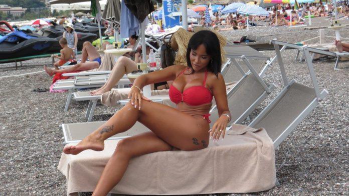 muz-joj-ima-52-godine,-a-ona-28-starleta-se-baskari-u-dubaiju,-a-savete-ljubavnicama-delila-javno:-“namunjis-se,-sednes-u-skup-lokal-i-neko-ce-da-te-zapazi”