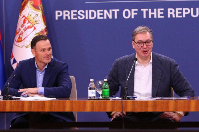 fondovi-bliski-vlasti-sns-a-kao-„cip-za-ulazak-u-biznis“:-„ovakav-porodicno-–-partijski-biznis-podseca-na-poslovanje-mafije“