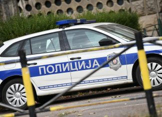 Replikom pištolja pokušao da opljačka menjačnicu: Radnica pružila otpor, on pobegao replikom-pistolja-pokusao-da-opljacka-menjacnicu:-radnica-pruzila-otpor,-on-pobegao