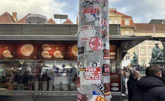 Navijači Zvezde okupirali centar grada: Dobro poznate nalepnice i sjajna atmosfera u Gracu (FOTO/VIDEO) navijaci-zvezde-okupirali-centar-grada:-dobro-poznate-nalepnice-i-sjajna-atmosfera-u-gracu-(foto/video)