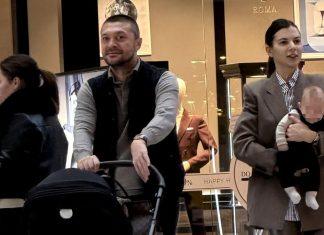 PRVI SNIMAK IVICE ILIEVA SA NOVOM ŽENOM I BEBOM OD DVA MESECA Razveo se posle 20 godina, pa sa njom dobio četvrto dete: Gura kolica, a mama nosi bebu prvi-snimak-ivice-ilieva-sa-novom-zenom-i-bebom-od-dva-meseca-razveo-se-posle-20-godina,-pa-sa-njom-dobio-cetvrto-dete:-gura-kolica,-a-mama-nosi-bebu