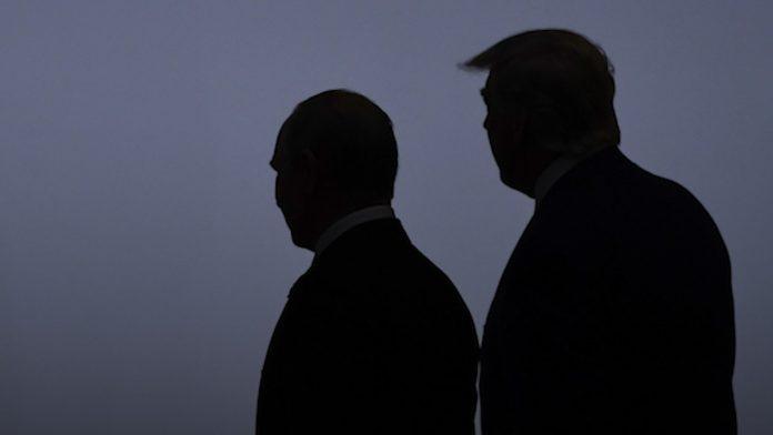 (foto)-“dva-zlikovca,-jedan-cilj”-putin-drzi-noz,-spreman-da-rasparca-evropu,-tramp-ga-grli-i-cinicno-se-smeje:-ilustracija-vodeceg-evropskog-lista-izazvala-opstu-dramu