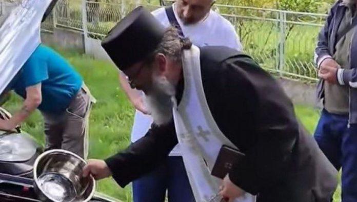 svestenik-dobio-200-dinara-od-domacina,-pa-sokirao-reakcijom:-vecita-dilema-pred-velike-praznike-–-da-li-i-koliko-novaca-treba-dati-popu