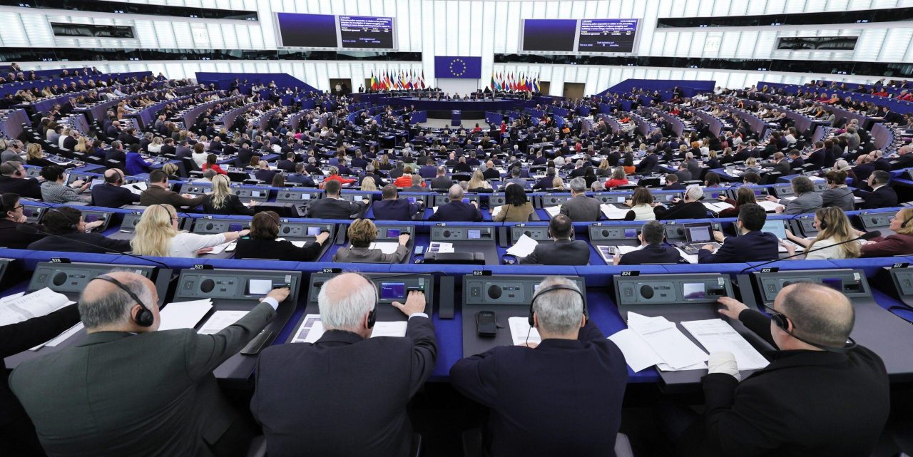 decak-iz-ukrajine-rasplakao-evropski-parlament:-u-stravicnom-bombardovanju-je-izgubio-majku decak-iz-ukrajine-rasplakao-evropski-parlament:-u-stravicnom-bombardovanju-je-izgubio-majku