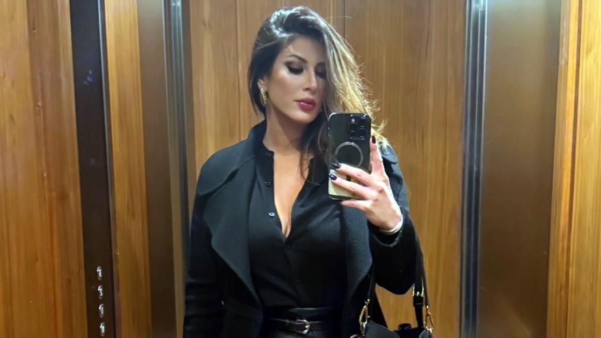 prava-vatra!-ena-popov-gore-raskopcala-dugme-na-kosulji,-a-dole-sve-puca-–-cipkaste-carape-i-slic:-svi-kazu-da-prsti-kako-se-skockala prava-vatra!-ena-popov-gore-raskopcala-dugme-na-kosulji,-a-dole-sve-puca-–-cipkaste-carape-i-slic:-svi-kazu-da-prsti-kako-se-skockala