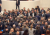SKANDAL U PARLAMENTU, SEVALE PESNICE! Žustra debata prerasla u TOTALNI HAOS u Turskoj: Došlo do MASOVNOG guranja, nisu stali ni tokom pauze, oglasio se i Erdogan (VIDEO) skandal-u-parlamentu,-sevale-pesnice!-zustra-debata-prerasla-u-totalni-haos-u-turskoj:-doslo-do-masovnog-guranja,-nisu-stali-ni-tokom-pauze,-oglasio-se-i-erdogan-(video)