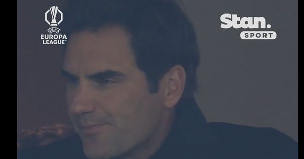federer-se-vratio,-ali-ne-na-teniski-teren:-svajcarac-ispratio-poraz-voljenog-kluba-/video/