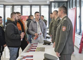 Pripadnici Ministarstva odbrane i Vojske Srbije na Sajmu profesionalne orijentacije u Pirotu: Predstavljene mogućnosti zasnivanja radnog odnosa u vojsci (FOTO) pripadnici-ministarstva-odbrane-i-vojske-srbije-na-sajmu-profesionalne-orijentacije-u-pirotu:-predstavljene-mogucnosti-zasnivanja-radnog-odnosa-u-vojsci-(foto)