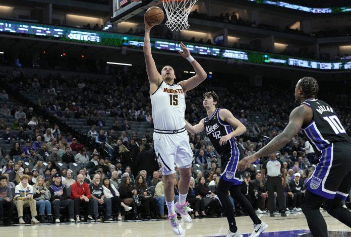 video-jokic-odigrao-jednu-od-najkompletnijih-partija-ikada,-pa-odlucio-da-mu-je-dosta-i-izasao:-razmontirao-na-delove-sakramento-nakon-pozdrava-sa-divcem