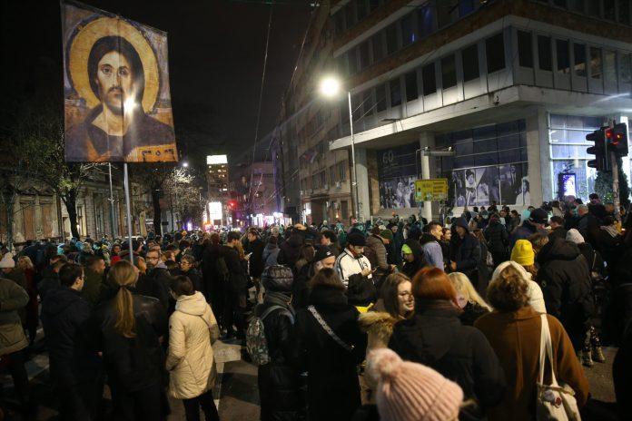 „dok-ste-mislili-da-smo-se-povukli,-mi-smo-radili“:-studenti-etf-u-blokadi-mocnom-porukom-najavili-protest-pred-novu-godinu