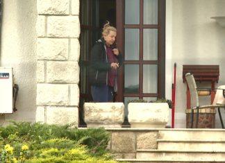 USRED ŠUME SAZIDALA VILU Ovde godinama živi Vesna Zmijanac, daleko od grada sebi napravila pravi raj: “Relja i Nikolija često dolaze” (Foto) usred-sume-sazidala-vilu-ovde-godinama-zivi-vesna-zmijanac,-daleko-od-grada-sebi-napravila-pravi-raj:-“relja-i-nikolija-cesto-dolaze”-(foto)