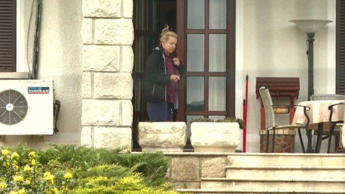 usred-sume-sazidala-vilu-ovde-godinama-zivi-vesna-zmijanac,-daleko-od-grada-sebi-napravila-pravi-raj:-“relja-i-nikolija-cesto-dolaze”-(foto)