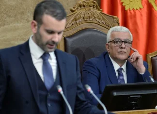 Uzdrmana vlast u Crnoj Gori: Jedan kolektor bi mogao da promeni sve uzdrmana-vlast-u-crnoj-gori:-jedan-kolektor-bi-mogao-da-promeni-sve