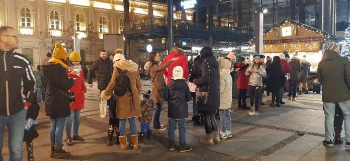 prica-koja-topi-srce:-nislija-aleksandar-jos-u-maju-kupio-kostim-deda-mraza,-pozvao-sve-roditelje-koji-imaju-decu-i-postavio-jedan-uslov