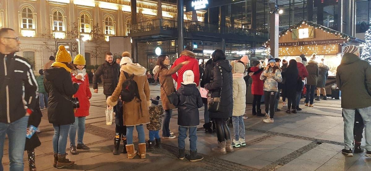 prica-koja-topi-srce:-nislija-aleksandar-jos-u-maju-kupio-kostim-deda-mraza,-pozvao-sve-roditelje-koji-imaju-decu-i-postavio-jedan-uslov prica-koja-topi-srce:-nislija-aleksandar-jos-u-maju-kupio-kostim-deda-mraza,-pozvao-sve-roditelje-koji-imaju-decu-i-postavio-jedan-uslov