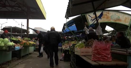 kupus-25,-luk-30,-cvekla-80-a-tek-paprika:-detaljni-cenovnik-povrca-na-leskovackoj-pijaci,-povoljne-cene-odusevile-mnoge