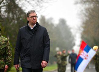 “VLADA OPŠTA NERVOZA OKO ORUŽJA U SVETU” Vučić iz kasarne u Nišu: “Novi rat biće MNOGO VEĆI, sa desetostruko više žrtava nego u Ukrajini” (VIDEO) “vlada-opsta-nervoza-oko-oruzja-u-svetu”-vucic-iz-kasarne-u-nisu:-“novi-rat-bice-mnogo-veci,-sa-desetostruko-vise-zrtava-nego-u-ukrajini”-(video)