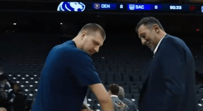 video-pogledajte-snimak-jokica-i-divca,-nba-uklonila-zvuk:-vlade-ga-dodirnuo,-a-onda-mu-nikola-pokazao-oziljak