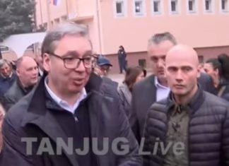 Vučić obilazi uslužni centar za legalizaciju po programu “Svoj na svome” u Gadžinom Hanu vucic-obilazi-usluzni-centar-za-legalizaciju-po-programu-“svoj-na-svome”-u-gadzinom-hanu