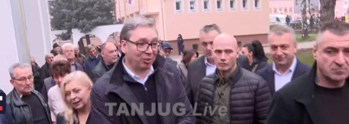 vucic-obilazi-usluzni-centar-za-legalizaciju-po-programu-“svoj-na-svome”-u-gadzinom-hanu