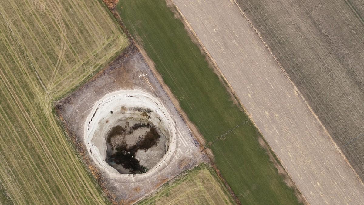 vise-od-650-rupa-pojavilo-se-iznenada-–-zemlja-se-sama-otvara-u-srcu-turske,-polja-nestaju-bez-upozorenja vise-od-650-rupa-pojavilo-se-iznenada-–-zemlja-se-sama-otvara-u-srcu-turske,-polja-nestaju-bez-upozorenja