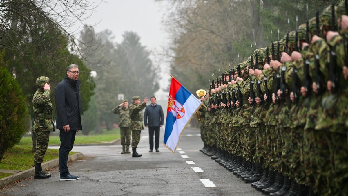 “veoma-mocno-oruzje-stiti-nis”-vucic-o-stanju-u-vojsci-srbije,-pomenuo-i-hq-17-raketu:-uskoro-cemo-imati-desetine-hiljada-dronova-kamikaza-(video) “veoma-mocno-oruzje-stiti-nis”-vucic-o-stanju-u-vojsci-srbije,-pomenuo-i-hq-17-raketu:-uskoro-cemo-imati-desetine-hiljada-dronova-kamikaza-(video)