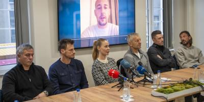 asovi-srpskog-fudbala-igraju-za-darka-bozovica:-emotivna-konferencija-i-poziv-na-banjicu-(foto/video)