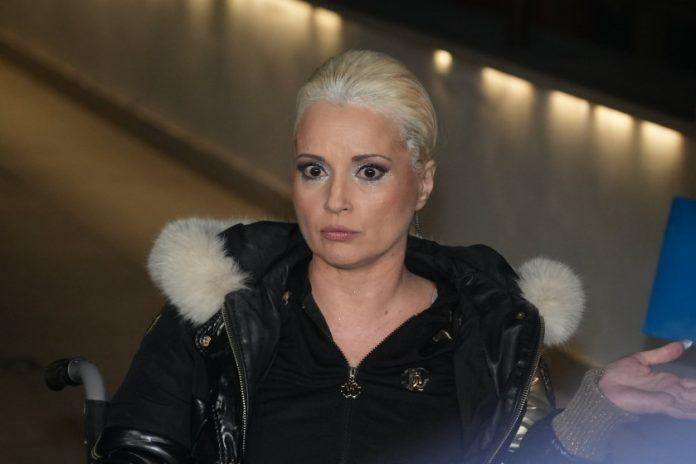 zar-je-to-je-uradila-sa-psom-na-debelom-minusu?!-maja-nikolic-se-skinula-na-snegu,-a-ono-sto-je-uradila-potom-podiglo-citavu-javnost!-(foto)