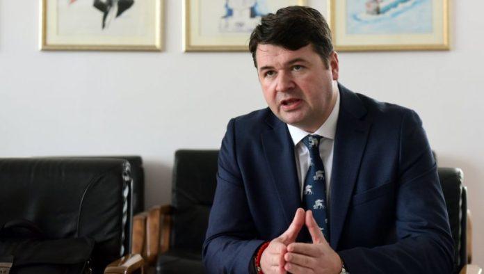 petrov:molim-vst-da-izvrsi-odluku-ustavnog-suda-da-to-ne-bi-morala-vlada